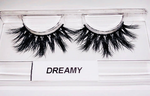 alt="Eyelash extension named dreamy"